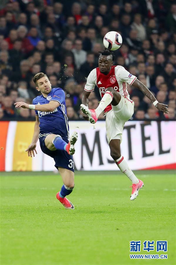 沙尔克降级悬念，阿贾克斯全胜取得领先的简单介绍